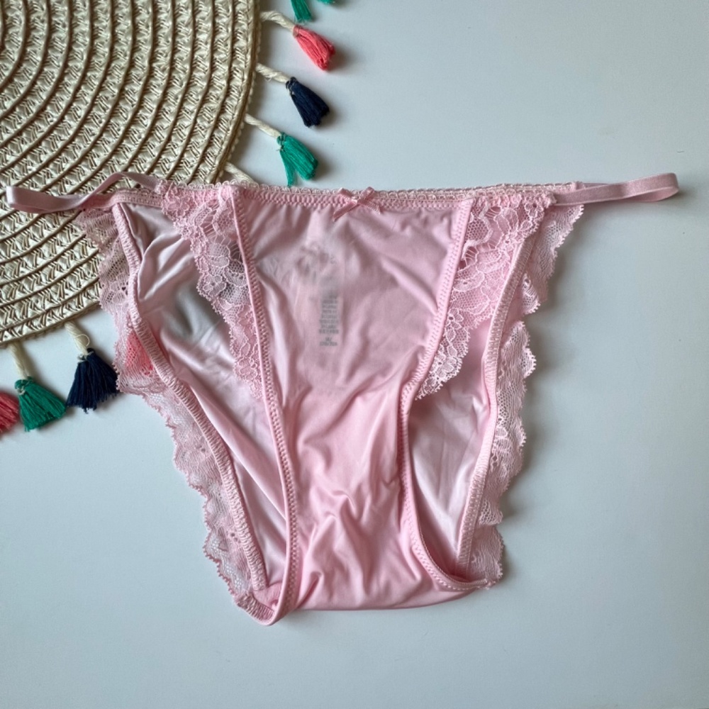 Victoria's Secret Smooth & Lace Mini String Bikini Panty Pink Medium NEW